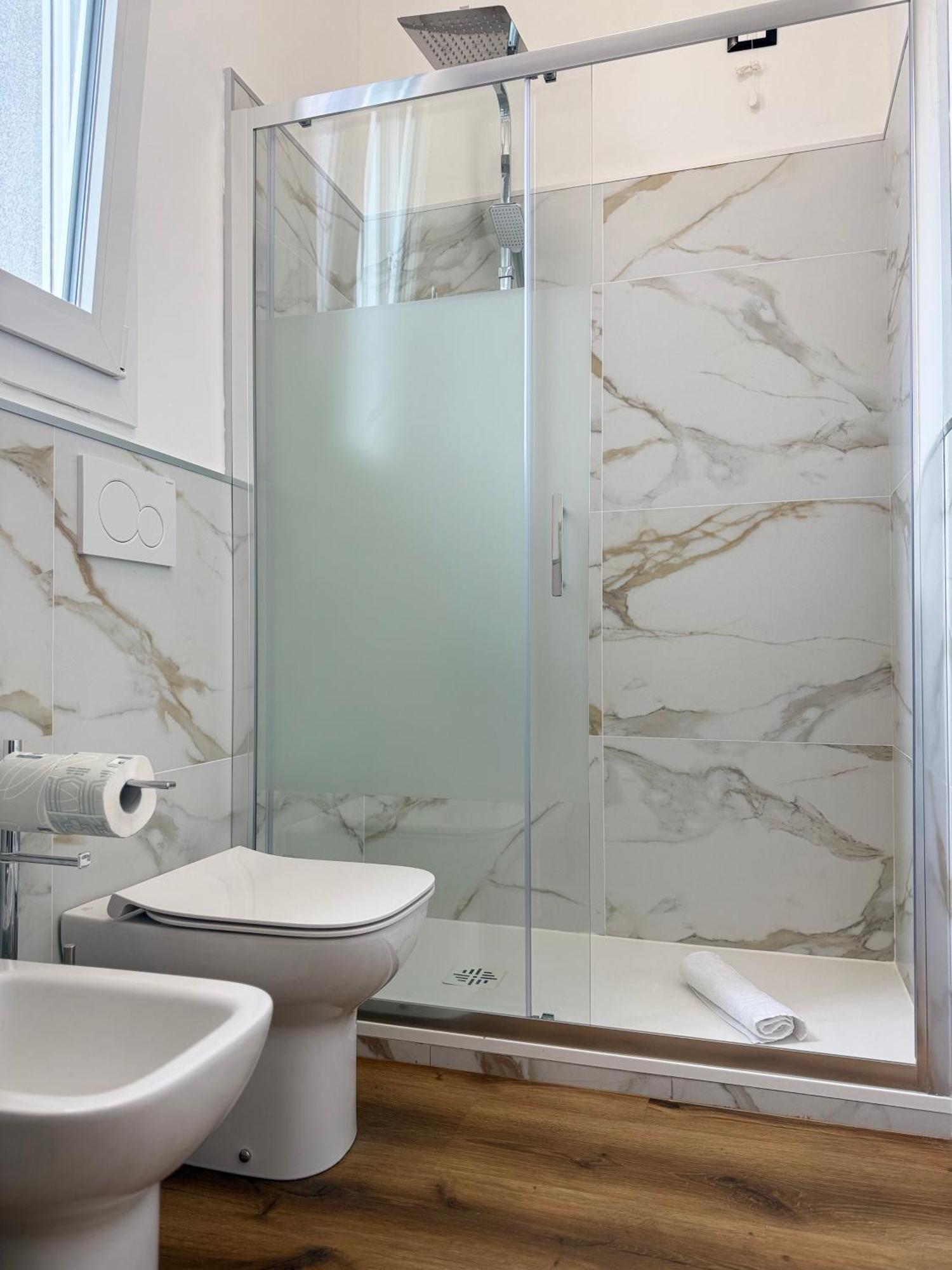 Infinity House - Eleganza Moderna Tra Treviso E Venezia Hotel Casier Bilik gambar