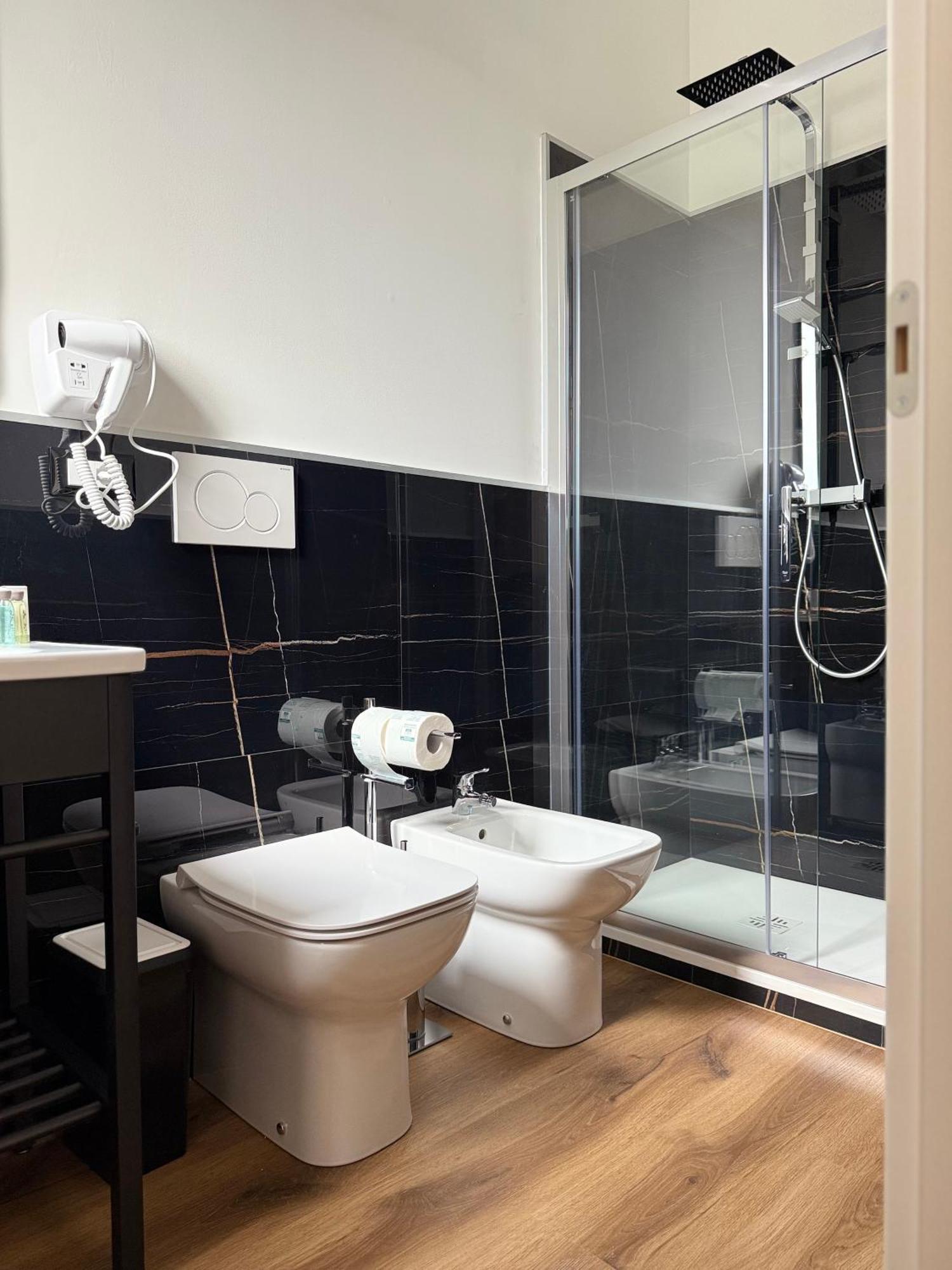 Infinity House - Eleganza Moderna Tra Treviso E Venezia Hotel Casier Bilik gambar
